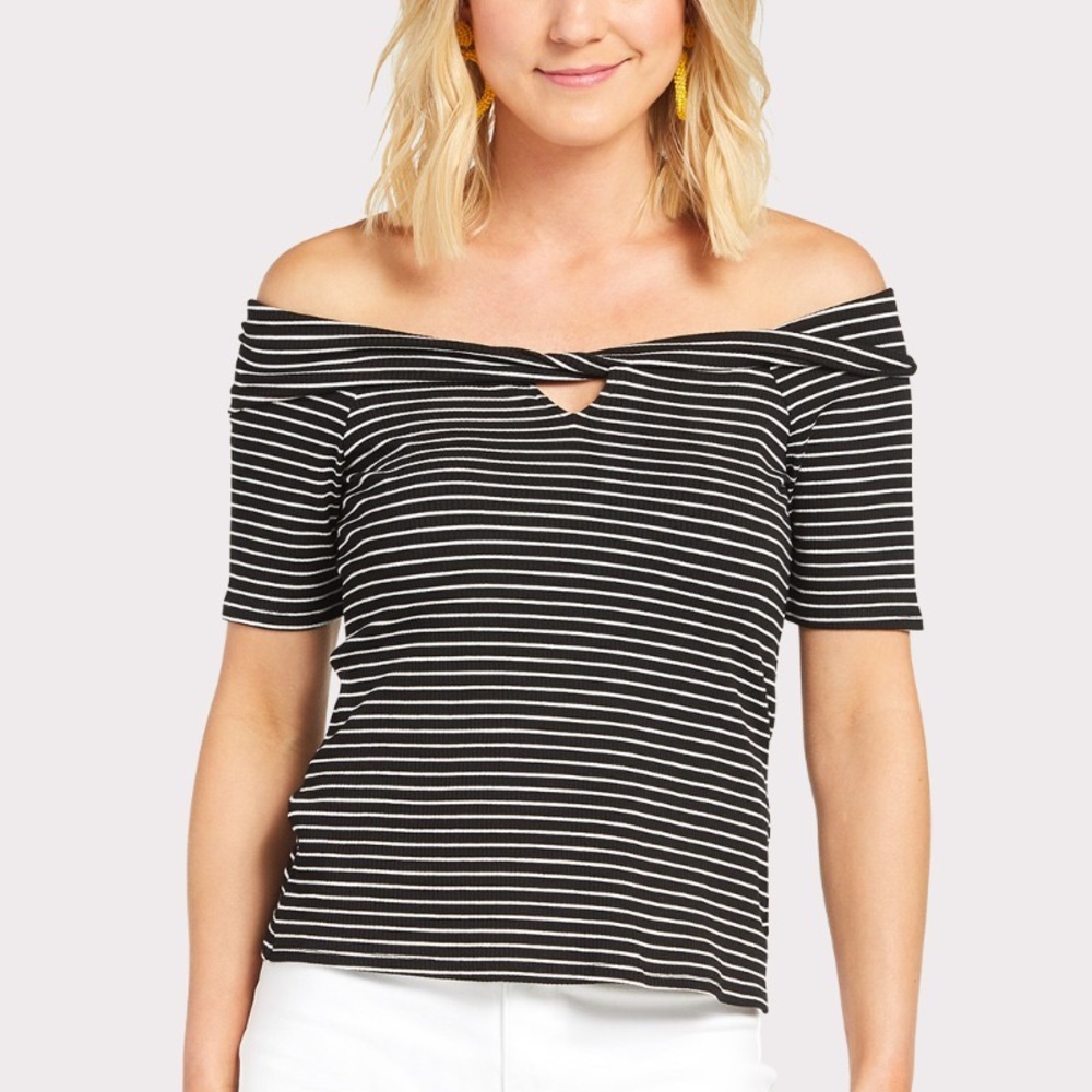 EVEREVE Off Shoulder Top